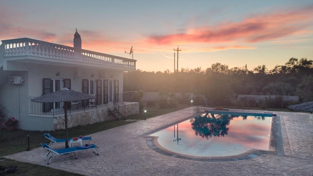 Villa Adonis Halikounas 外观 照片